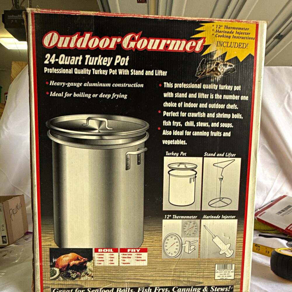 Outdoor Gourmet 24 Qt Turkey Pot w Lid, Stand, Thermometer & Injector MSC-970